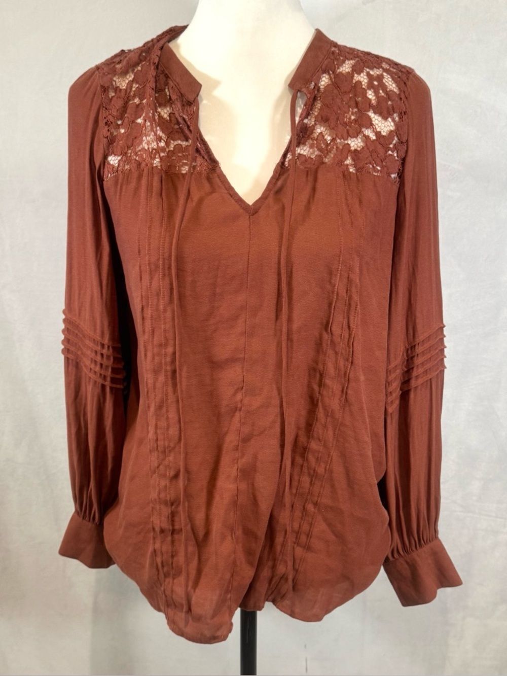 Ro & De long sleeve rust color pintuck pleated lace detail peasant top size XS